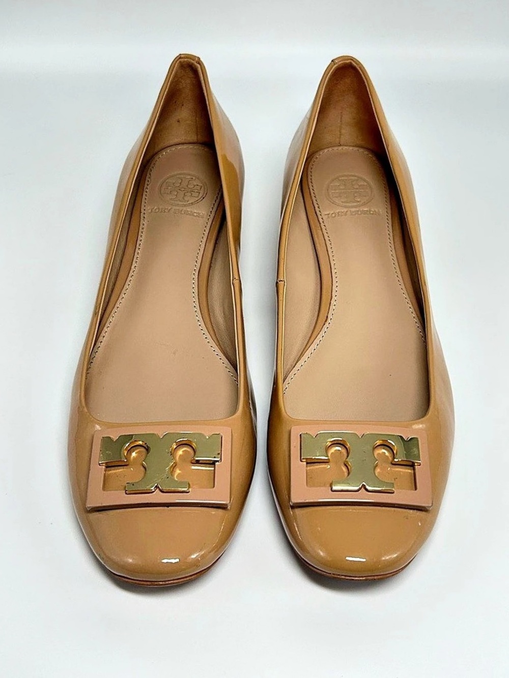 Tory Burch Gigi flats/pumps in beige patent leather US 7.5